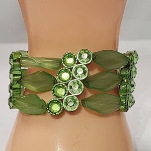 Elegant Green Beaded Bracelet